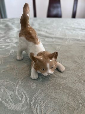 Lladro Brown and White Playful Kitten Porcelain Figurine